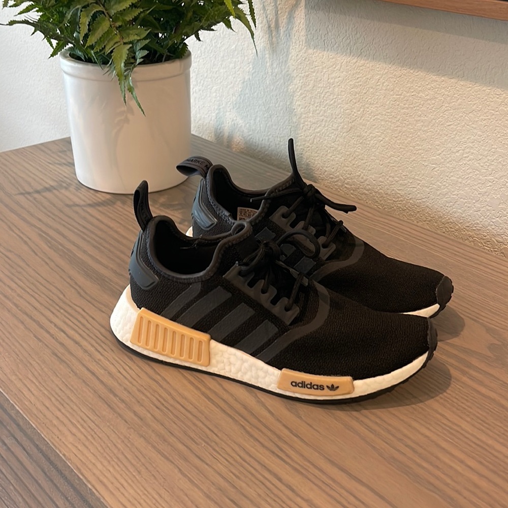adidas NMD R1
Core Black Carbon White (Women's)